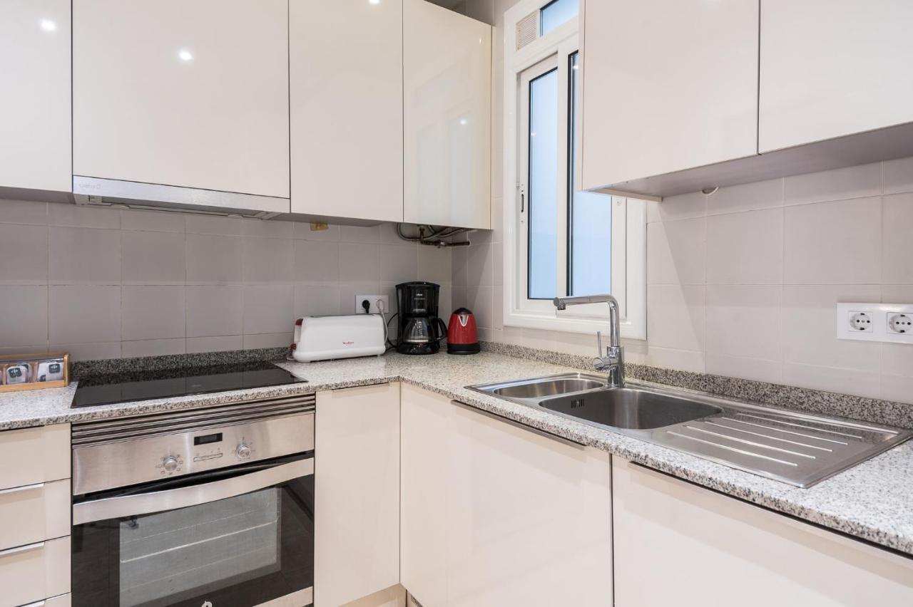 Spacious 3 Bed Apt In The Heart Of Sant Antoni Barcellona Esterno foto