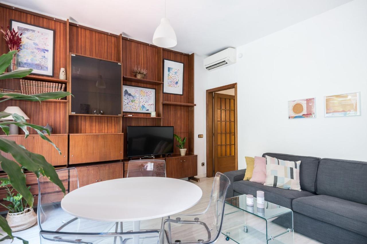 Spacious 3 Bed Apt In The Heart Of Sant Antoni Barcellona Esterno foto