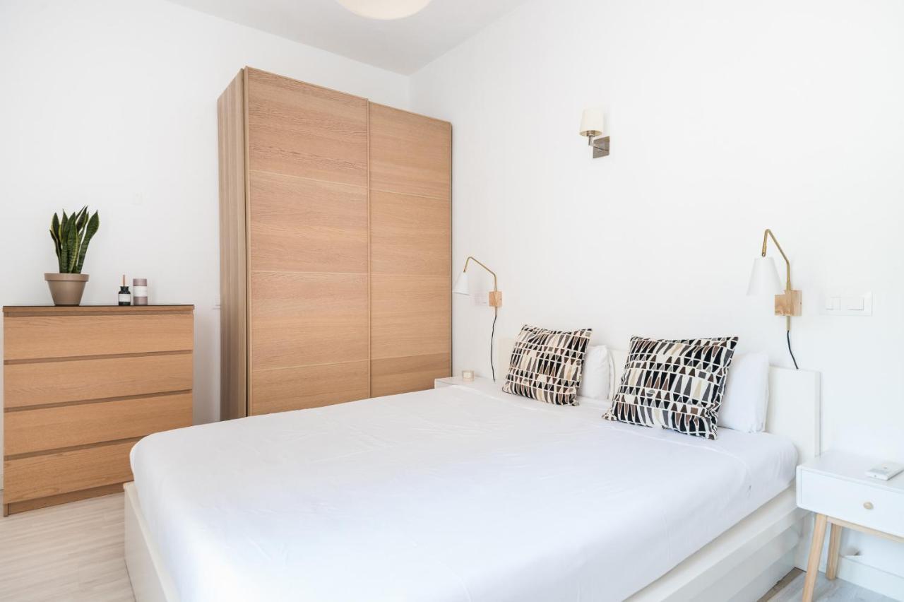 Spacious 3 Bed Apt In The Heart Of Sant Antoni Barcellona Esterno foto