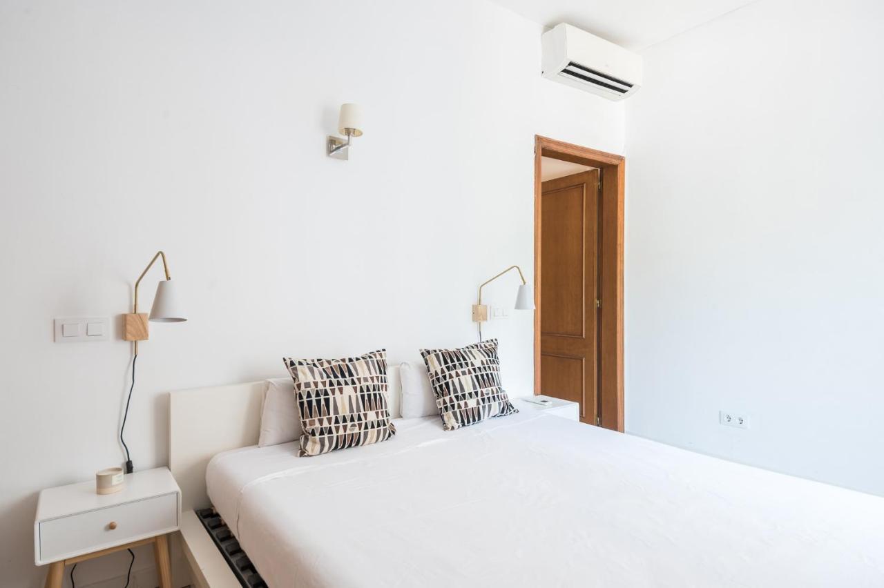 Spacious 3 Bed Apt In The Heart Of Sant Antoni Barcellona Esterno foto