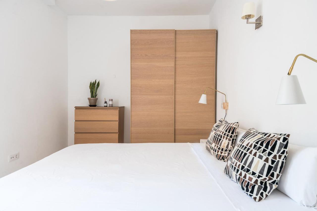 Spacious 3 Bed Apt In The Heart Of Sant Antoni Barcellona Esterno foto