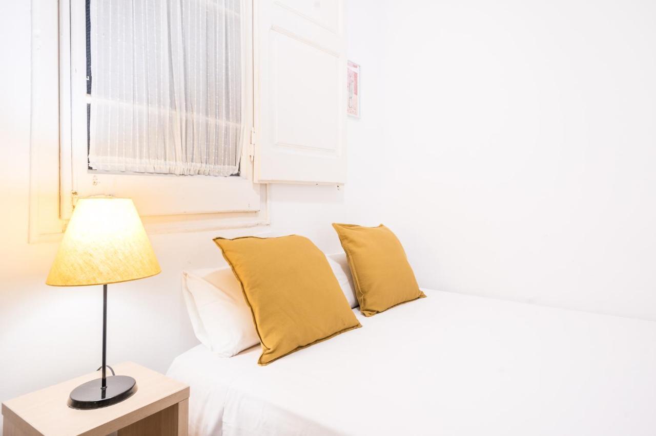 Spacious 3 Bed Apt In The Heart Of Sant Antoni Barcellona Esterno foto